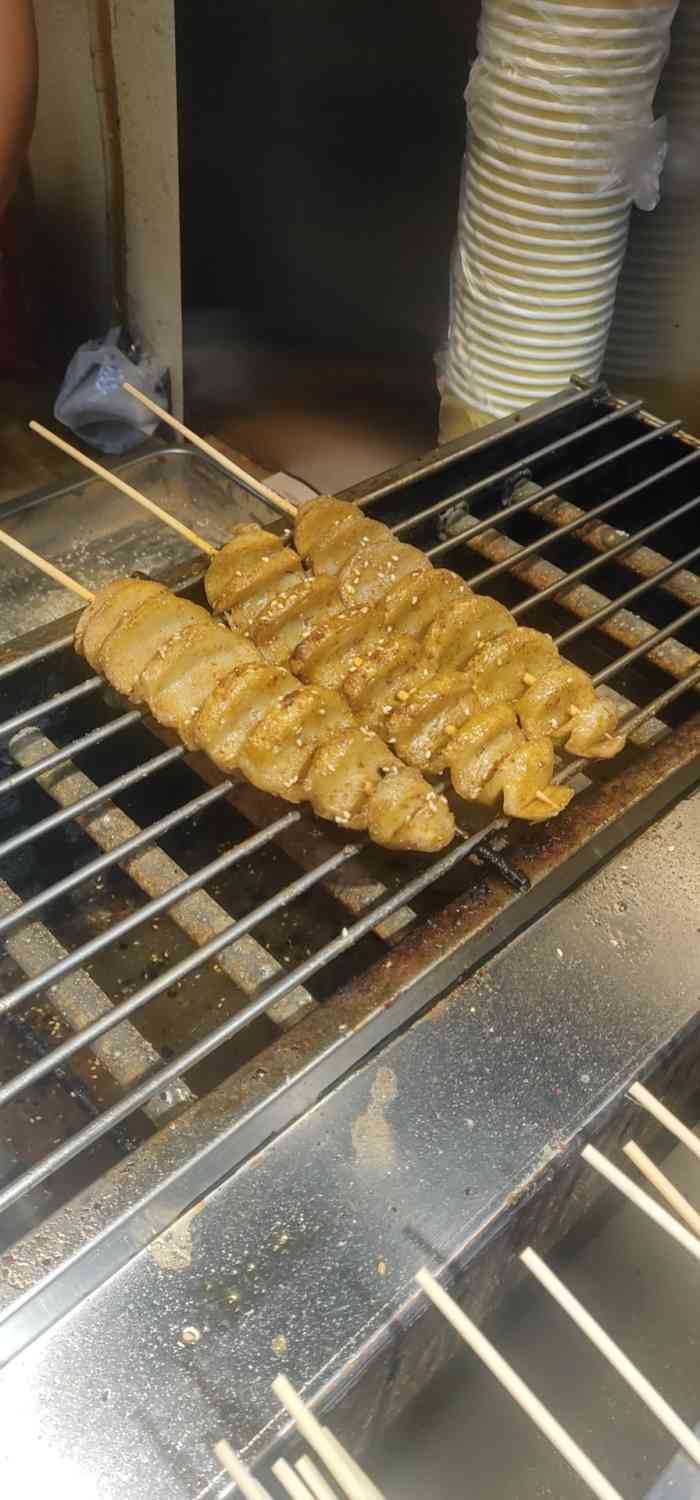 宋记烤面筋(国购店)-"就在国购一楼街边门面,他们家十块钱三串任.