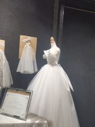 -不晚国际婚纱礼服