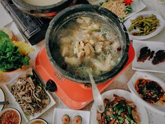 -墨脱石锅椰子鸡•香草鸭•东山羊(大东海店)