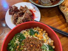 -爆炸头阿姨小四川正宗川味小吃(无任何分店)