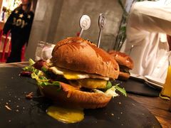 -HIGH FIVE哈福手工汉堡(桂林路店)