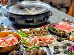 -围炉肉舍•炭烤活鳗•丹东海鲜烤肉(步行街店)