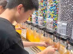 -m豆巧克力世界(上海世茂广场店)