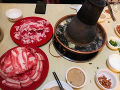 -洞庭洲·防空洞火锅·烧烤·铜锅涮肉(新百广场店)