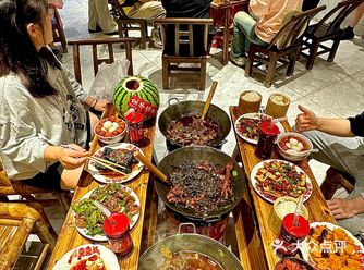 济南……真的太超前了!首家炉边菜!