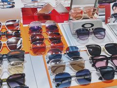 -美式眼镜·授权蔡司.依视路.尼康.豪雅.明月(人民广场店)