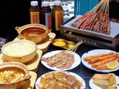 -何妹湿辣牛肉·粤式烧烤砂煲(桂雅路店)