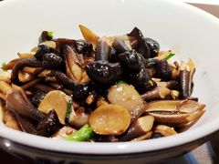 鸡肝菌炒肉-5味潇湘(长沙总部基地店)