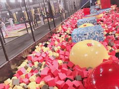 -嘿哟动霸CHUA·新潮玩运动娱乐中心·蹦床滑冰团建乐园