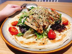 照烧鸡肉配牛油果拉法沙拉-HELLO 27 意面·沙拉·帕尼尼