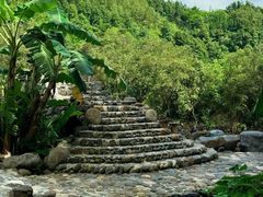 -腾冲洞山温泉村