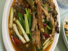 酸辣茴香小鱼-谢师酒家