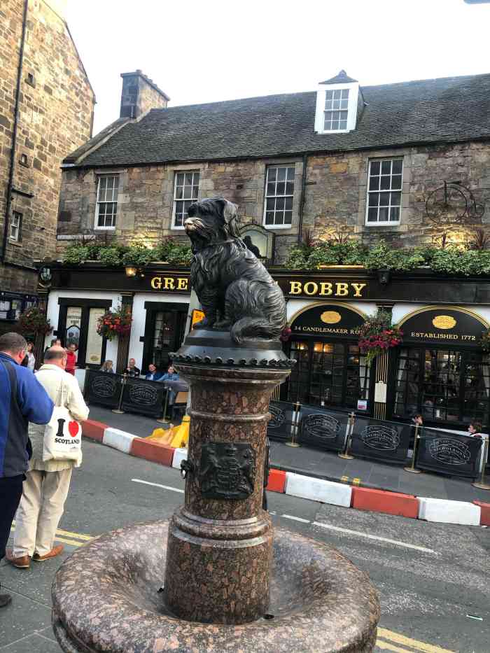 忠犬波比纪念碑-"忠犬波比,每次看那部电影我都泪流满面,感.