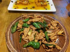 -隔壁老王·家常云南菜(花巷店)