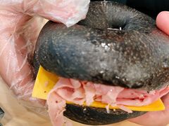 多肉狂欢火腿贝果-PAOPAO Bakery&Café(港汇店)