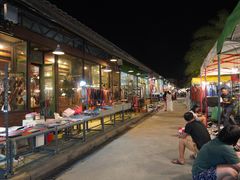 -席娜卡琳火车铁道夜市