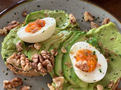 牛油果煮蛋吐司-RAC BAR(安福路店)