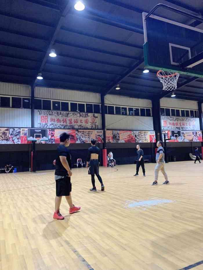 抛物线篮球公园(星火路店)-"周末没事和朋友又一起来了这家篮球场