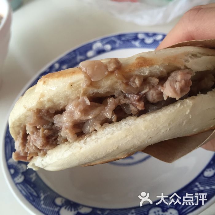 秦镇南街李家大米面皮肉夹馍图片 - 第1张