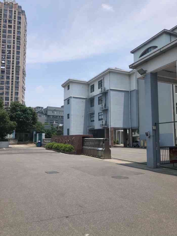 无锡市江南中学-"#无锡橙v有特权# 江南中学是无锡的老学.