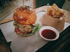 经典牛肉汉堡-EN SPACE恩空间