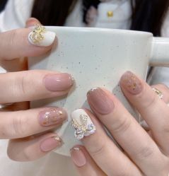 -花岐款式专研健康美甲沙龙