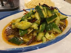 凉拌黄瓜-霄汉牛三鲜湖北砂锅菜(万松园2店)