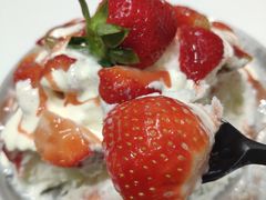 草莓白雪流奶冰-乐果甜心·潮汕冰室