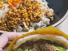 -两勺子一碗口水鸡拌面