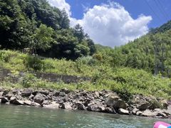 -安吉龙王山峡谷漂流