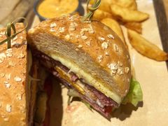 超厚芝士牛肉汉堡-魏客咖啡(中铁中心店)