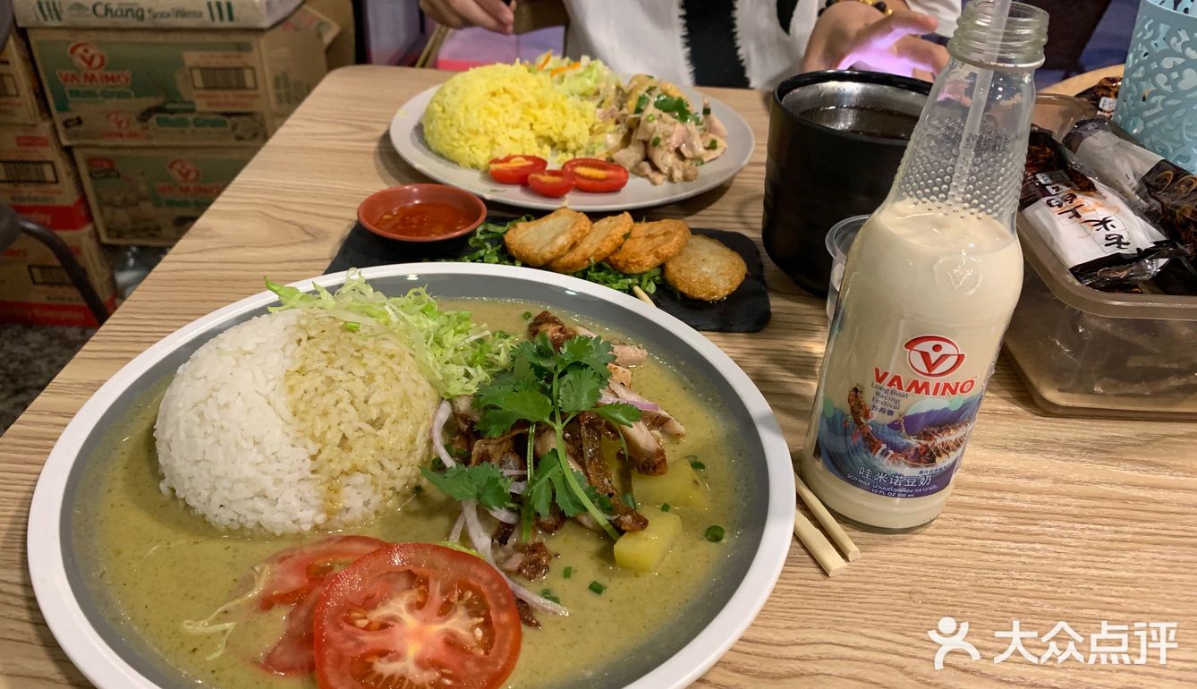 刚来的时候只有我们两个人，后来慢慢越来越多人