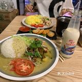 刚来的时候只有我们两个人，后来慢慢越来越多人