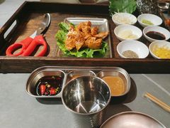 -围炉肉舍•炭烤活鳗•丹东海鲜烤肉(步行街店)