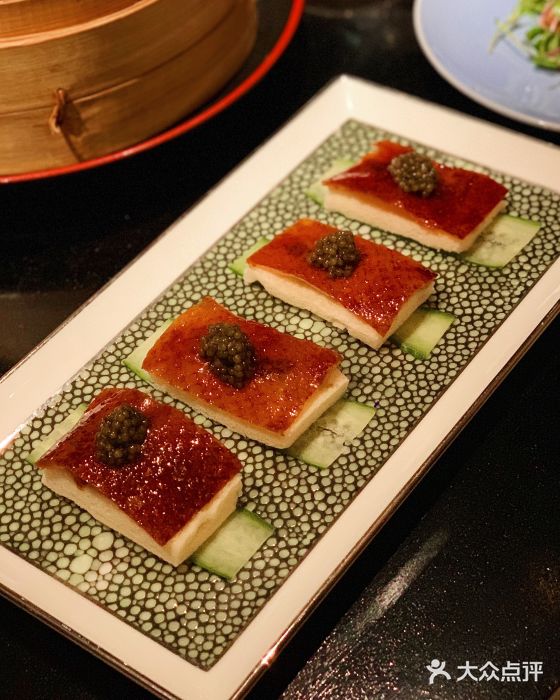 hakkasan鱼子酱片皮鸭图片