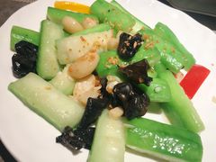 蒜蓉木耳炒海南丝瓜-闻见中国海南菜(K11店)