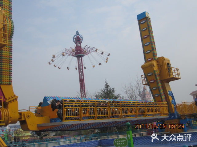 青岛方特梦幻王国游乐设施图片