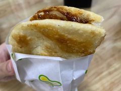 炉烤鸡蛋灌饼-路边摊胡同里(星城商厦店)