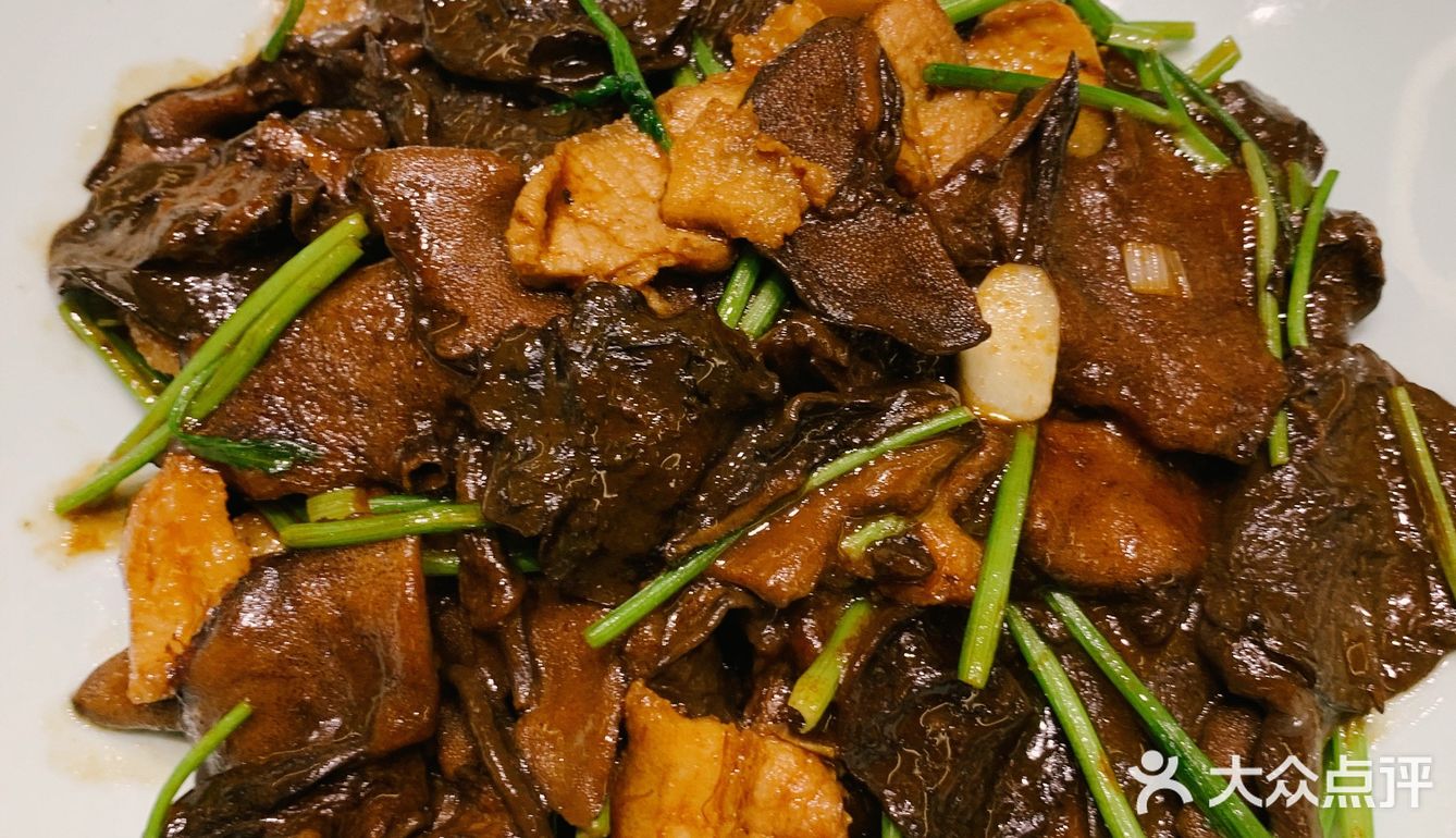 味道都不错,菜品种类很多,就是量有点小