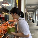 跟着当地人买炸排骨吃～[调皮]
