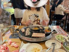 -江南猪肉商会无限续吃(弘大店)