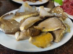 烤鲜蘑-韩风烤牛肉冷面店