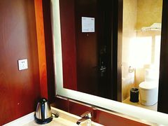 -铂逸梦秦酒店(横店梦幻谷店)