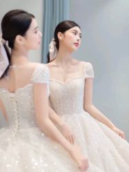 -莫小姐婚纱