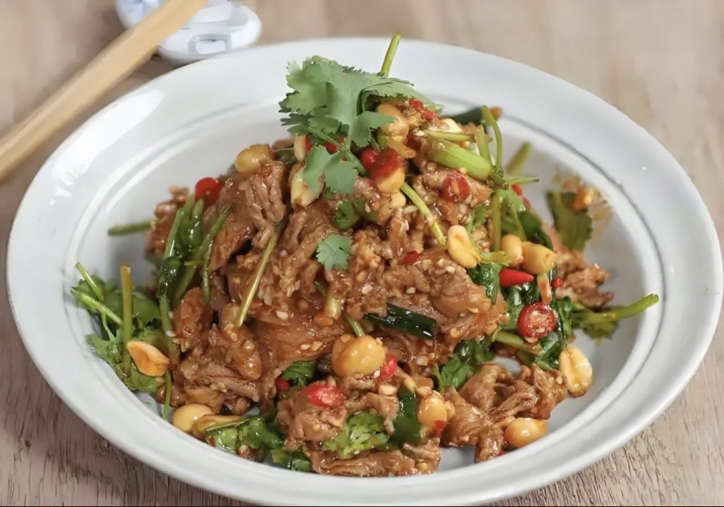 牛肉:选用黄牛肉,以牛里脊或牛霖部位