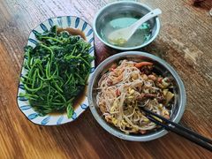 -灵山卢梅燕粉店