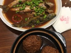 红烧长江杂鱼-鸿运酒楼