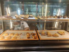 面包甜点陈列柜-帝企鹅自助餐厅•儿童岛•真企鹅(长隆企鹅酒店)