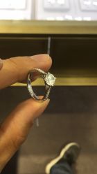 -威德钻石-克拉钻大本营(南京东路店)