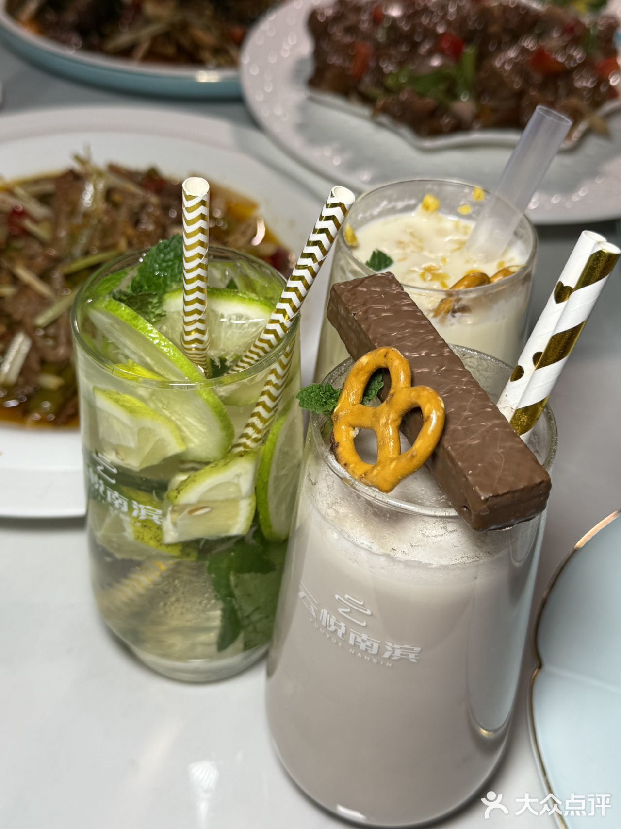 便能邂逅一家满是惊喜的江景餐厅。宽敞的大露台